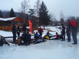  Buceo en hielo con profesionales 